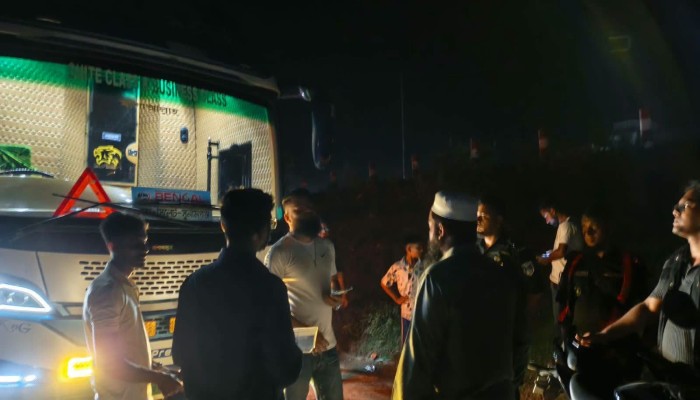 অবৈধ স্লিপার কোচের বিরুদ্ধে অভিযান : ৩ লাখ টাকা জরিমানা