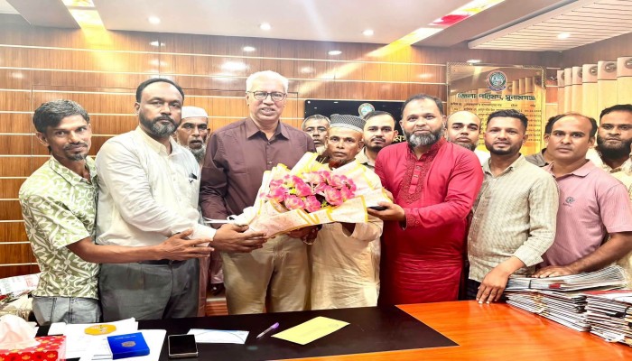 জেলা পরিষদ প্রশাসকের সাথে ব্যবসায়ী নেতৃবৃন্দের সৌজন্য সাক্ষাৎ