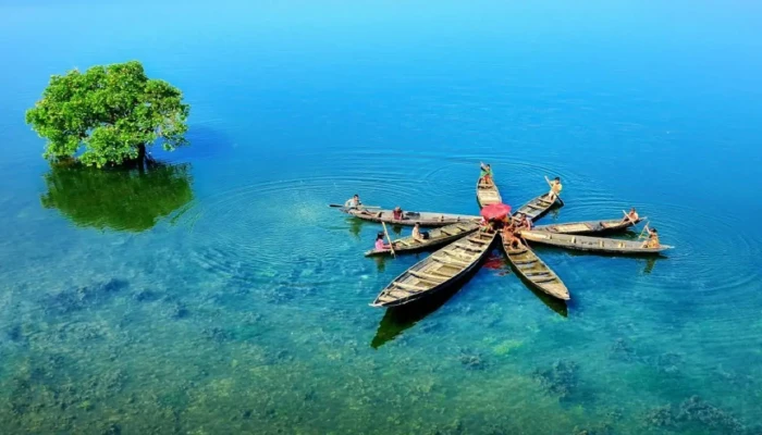পূজার ছুটিতে পর্যটকদের অপেক্ষায় টাঙ্গুয়ার হাওর