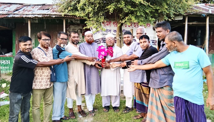 সমাজসেবক মাওলানা খলিলুর রহমানকে সংবর্ধনা