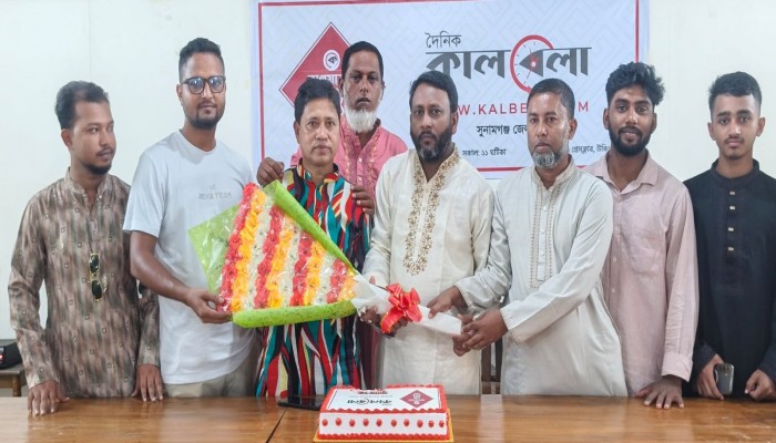 কালবেলা’র প্রতিষ্ঠাবার্ষিকীতে বই পেল সুবিধাবঞ্চিত নার্গিস
